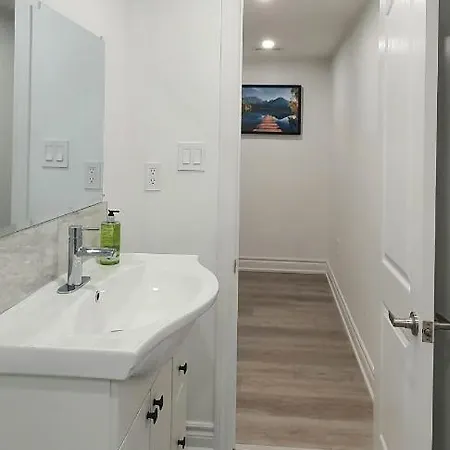 A Home Away Toronto Extérieur photo