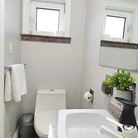 A Home Away Toronto Extérieur photo